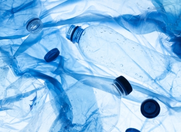 Impuesto ambiental sobre los envases de  plástico no reutilizable